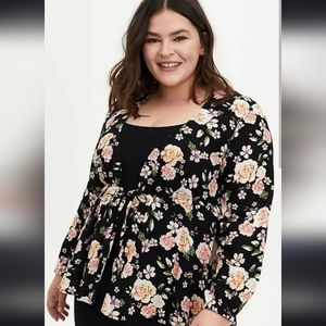 Torrid black floral crepe tie-front kimono in size 2x